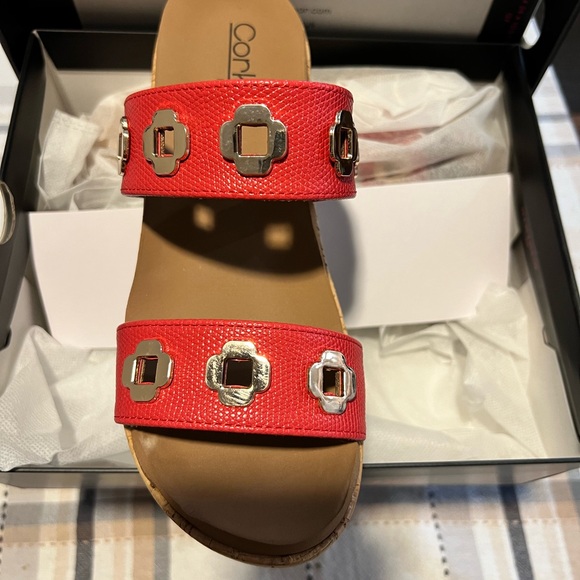 New Corkys Hi Tide Red Sandals with Gold  Accents size 9 - Picture 4 of 8